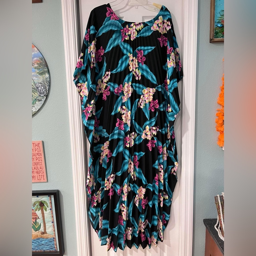 Vintage Hilo Hattie Hawaii Pleated Caftan Kaftan Tropical Orchid Dress GORGEOUS